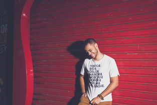 爱游戏官方-张伟丽身穿中国红亮相比赛现场,张伟丽首回合遭tko 丢掉金腰带