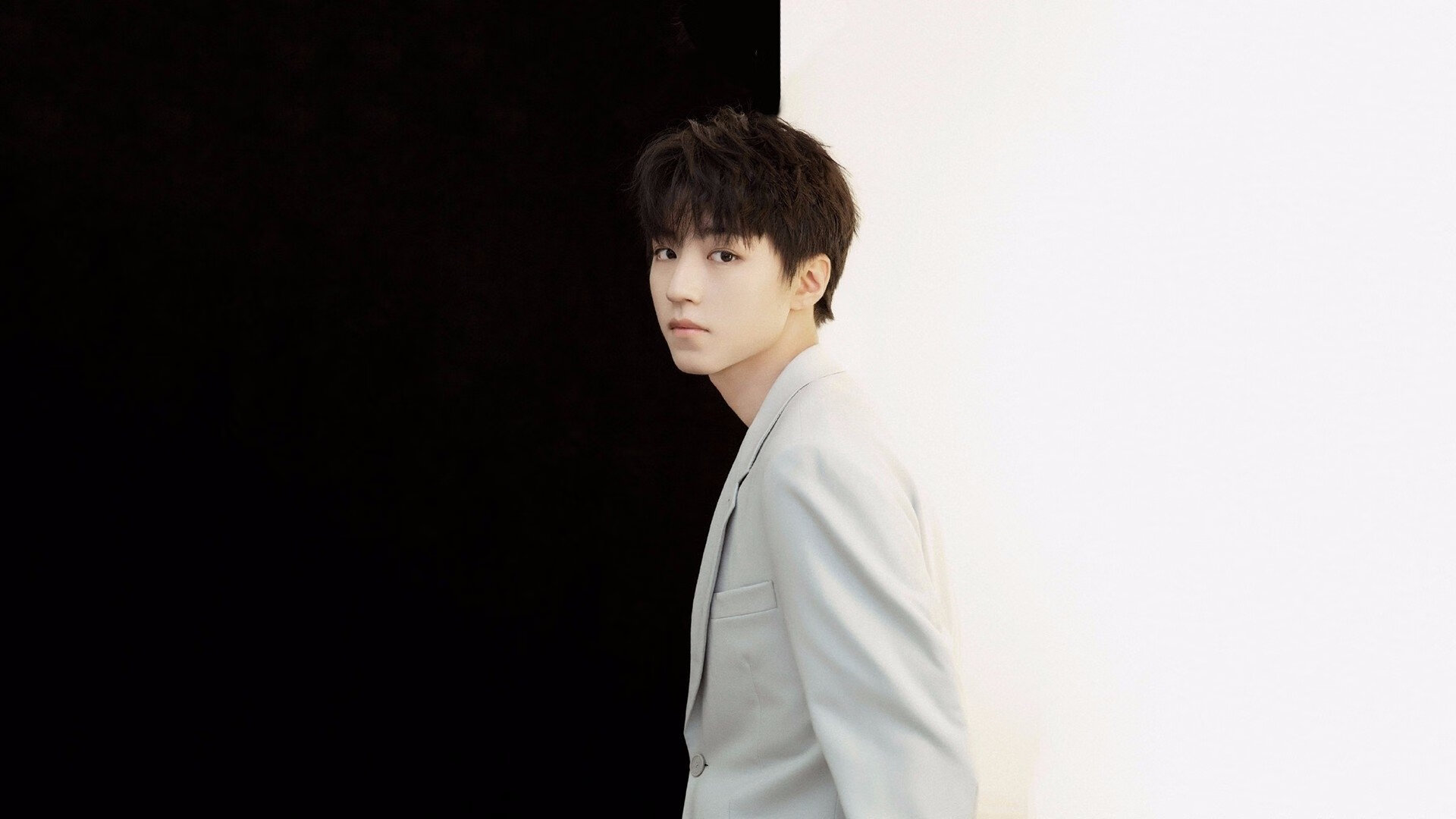 爱游戏app-曼城主帅瓜迪奥拉谈球队未来：信心十足，曼城还要让瓜迪奥拉客串设计师