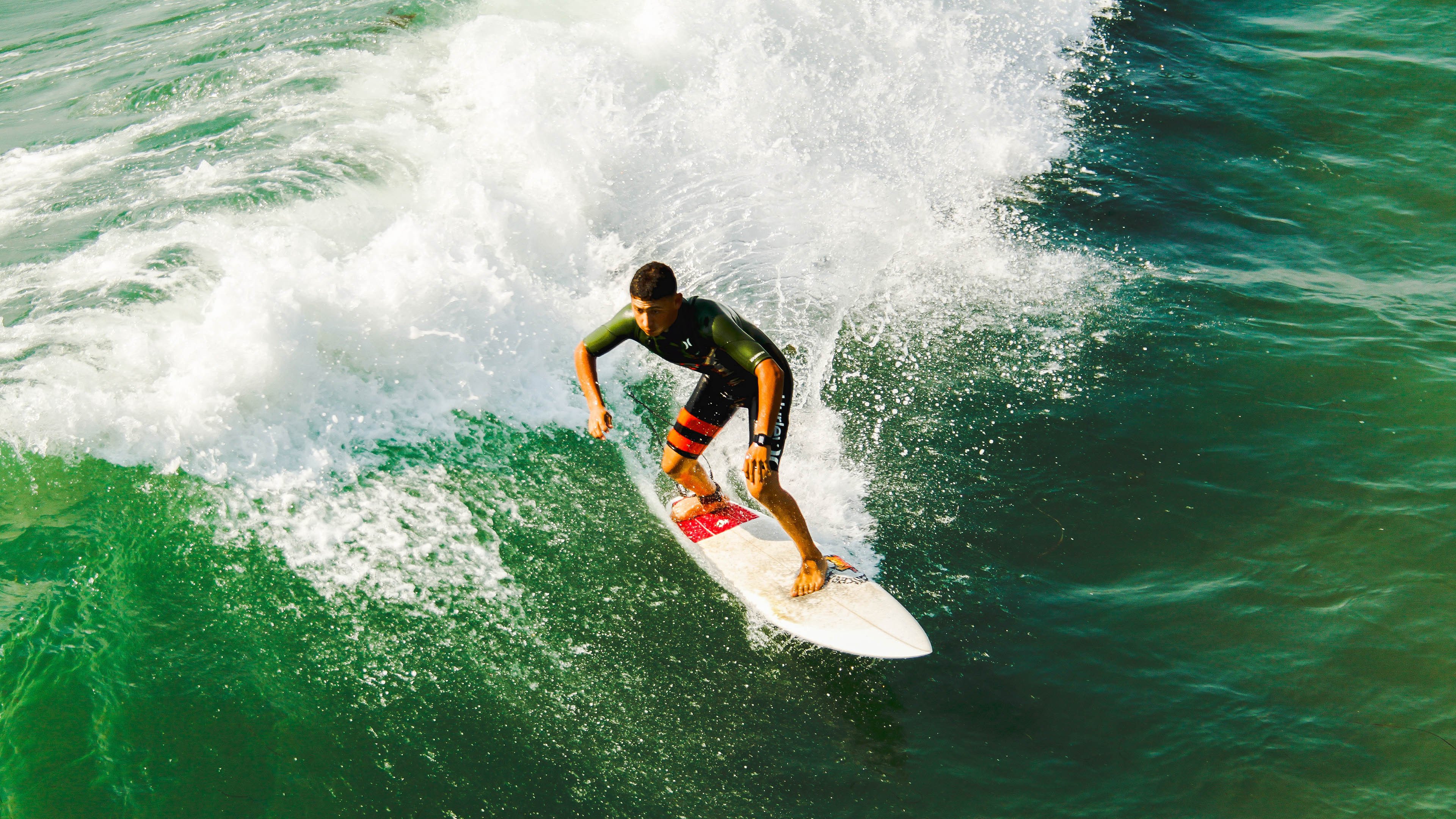复苏中的电竞线下活动，封闭环境中与粉丝近距离交互，电竞复盘