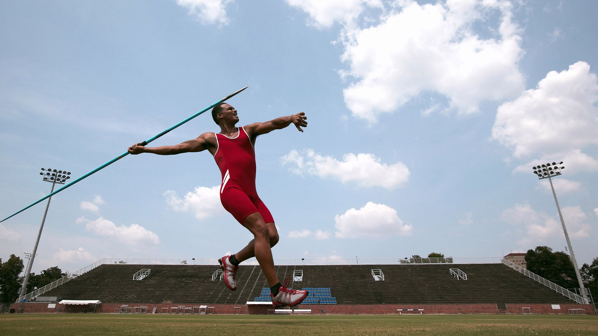 最精彩瞬间：张伟连续得分引爆现场，全场欢呼不断！，张伟 20年