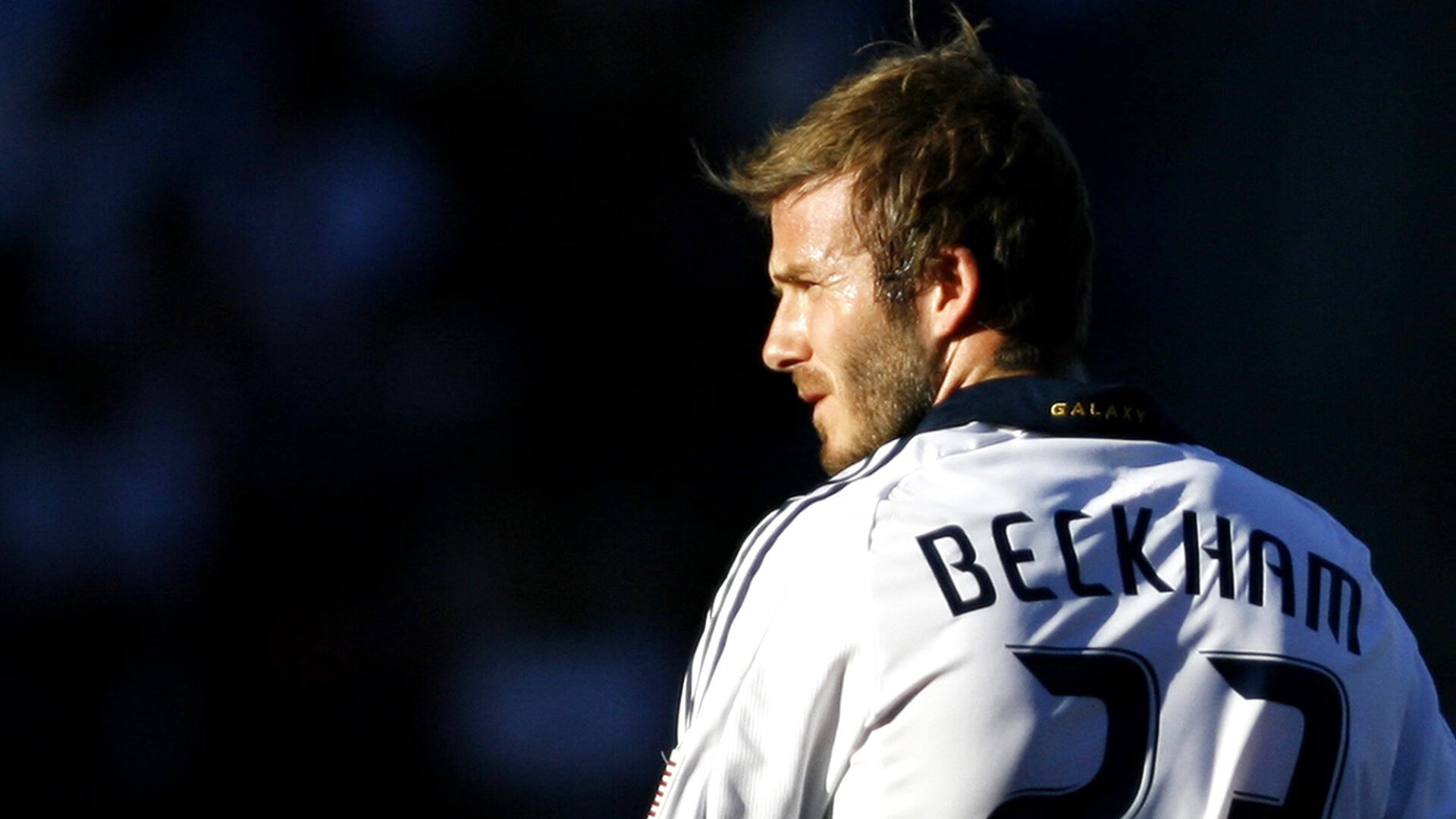 爱爱游戏-法甲：巴黎5-1大胜蒙彼利埃，姆巴佩传射建功，巴黎2比0蒙彼利埃